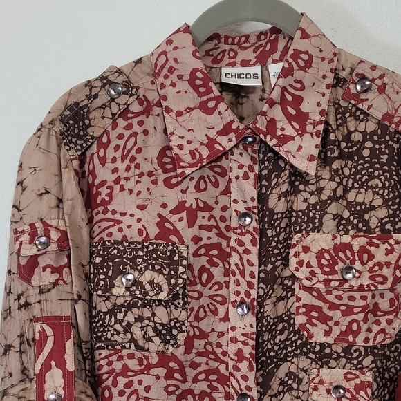 Vintage Chicos 100% Silk Button Up Shirt Size M Red Brown Wearable Art Roll Tab - Picture 2 of 10